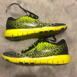 Nike yellow size 6